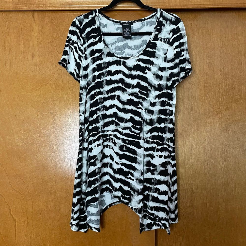 Premise black & white patterned asymmetrical tunic size medium
